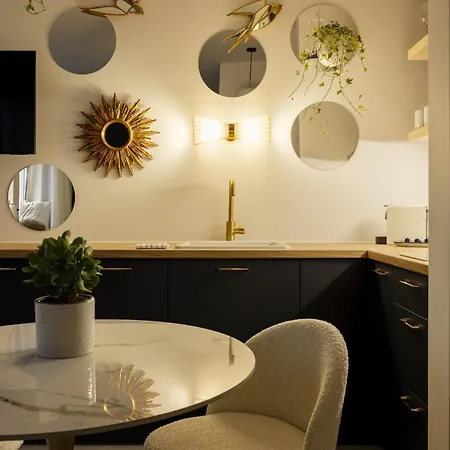 Romantic Hoza Downtown *